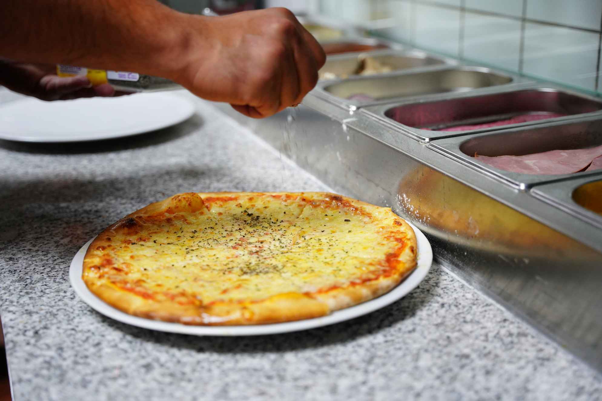 Overheerlijke pizza voorbereid